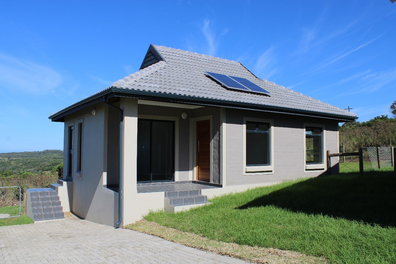 3 Bedroom House For Sale in Kidds Beach RE/MAX™ of Southern Africa