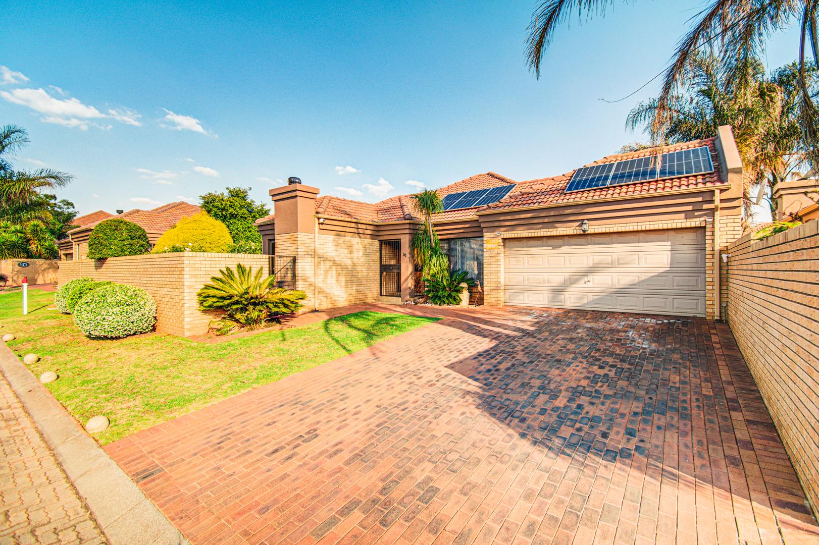 3 Bedroom Townhouse For Sale in Norton Park RE/MAX™ of Southern Africa