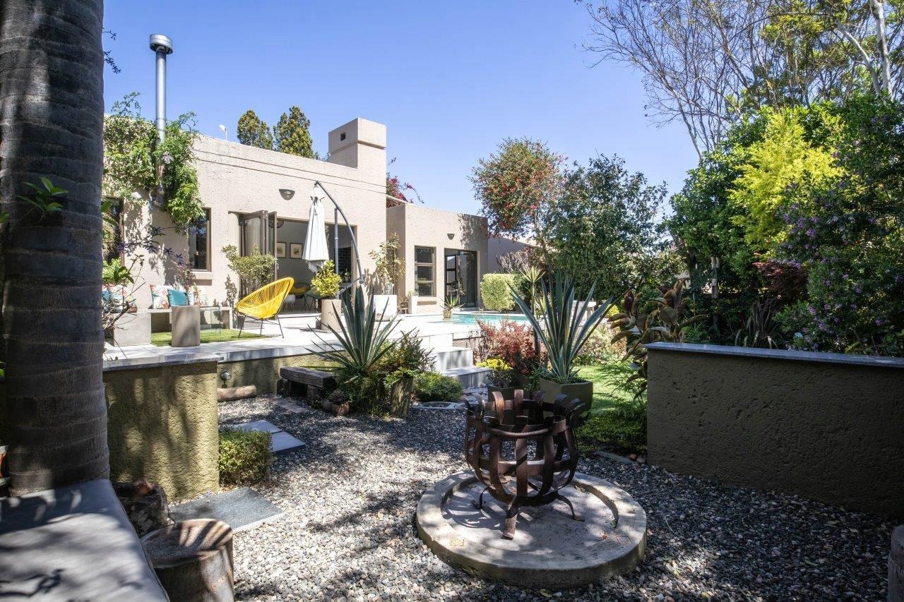 3 Bedroom House For Sale in Douglasdale RE/MAX™ of Southern Africa