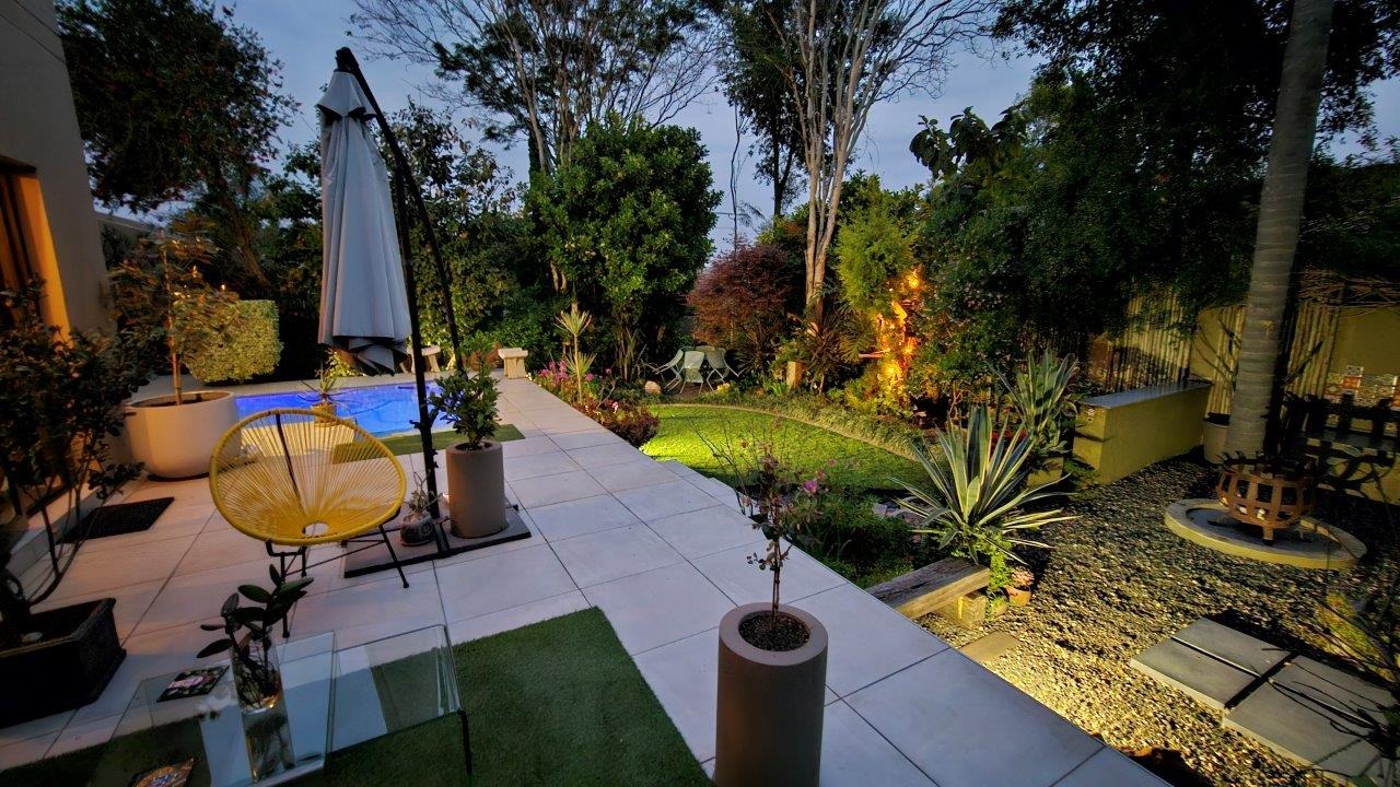 3 Bedroom House For Sale in Douglasdale RE/MAX™ of Southern Africa