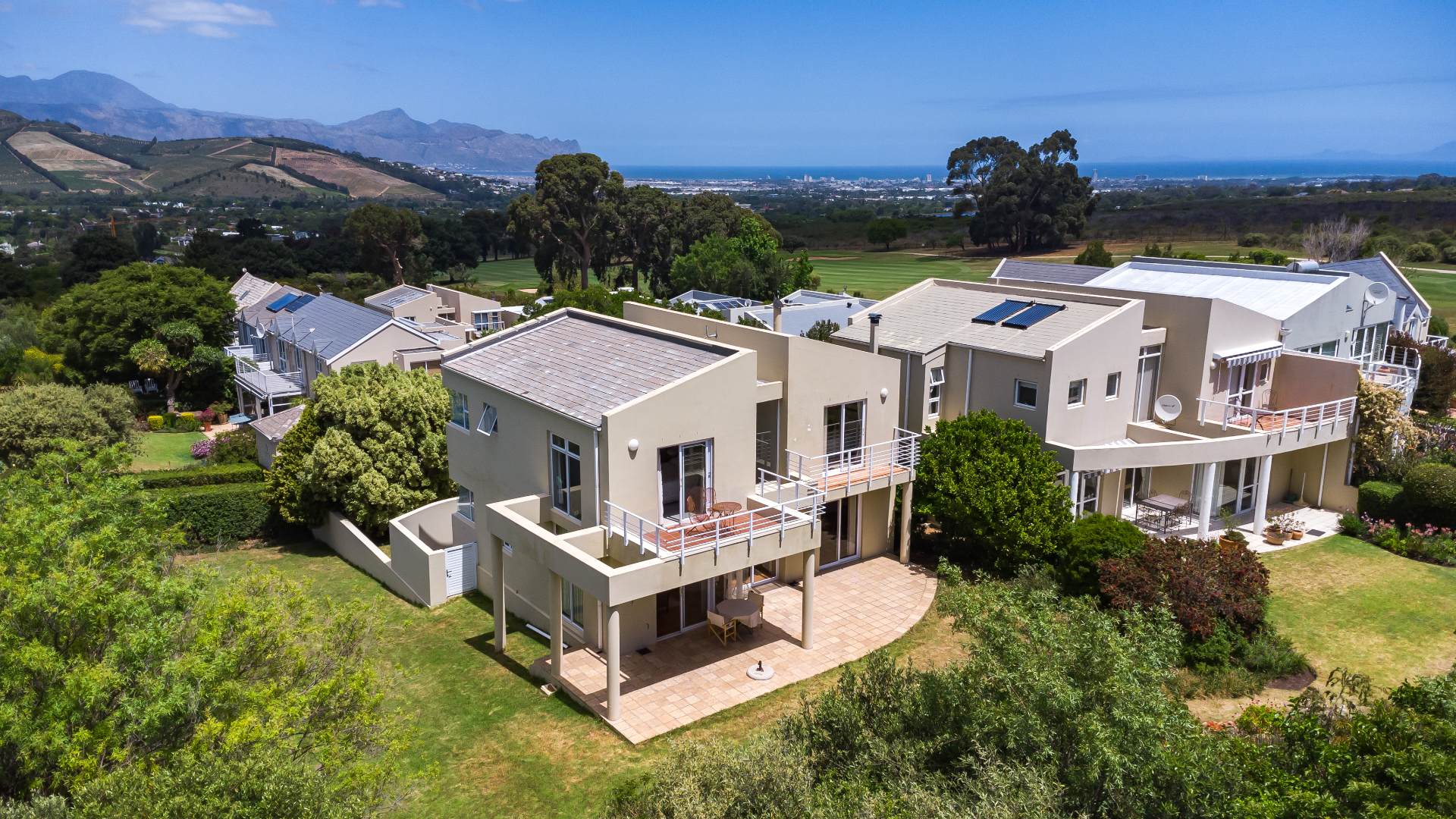 3 Bedroom House For Sale in Erinvale Golf Estate RE/MAX™ of Southern