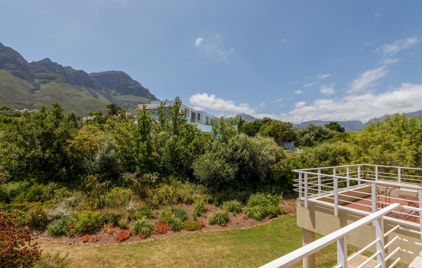 3 Bedroom House For Sale in Erinvale Golf Estate RE/MAX™ of Southern Africa