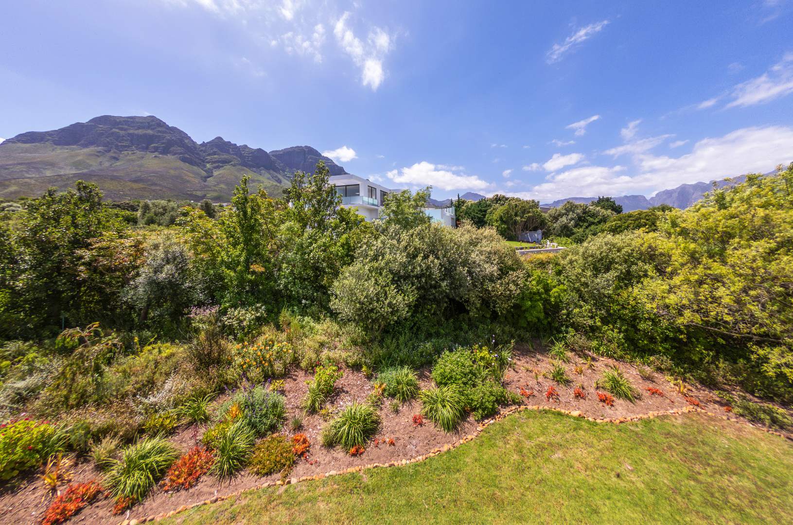 3 Bedroom House For Sale in Erinvale Golf Estate RE/MAX™ of Southern