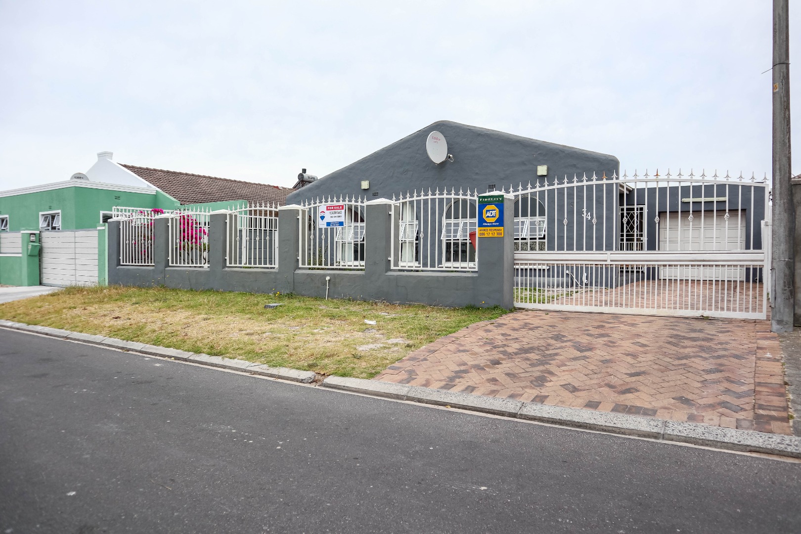 4 Bedroom House For Sale in Grassy Park RE/MAX™ of Southern Africa