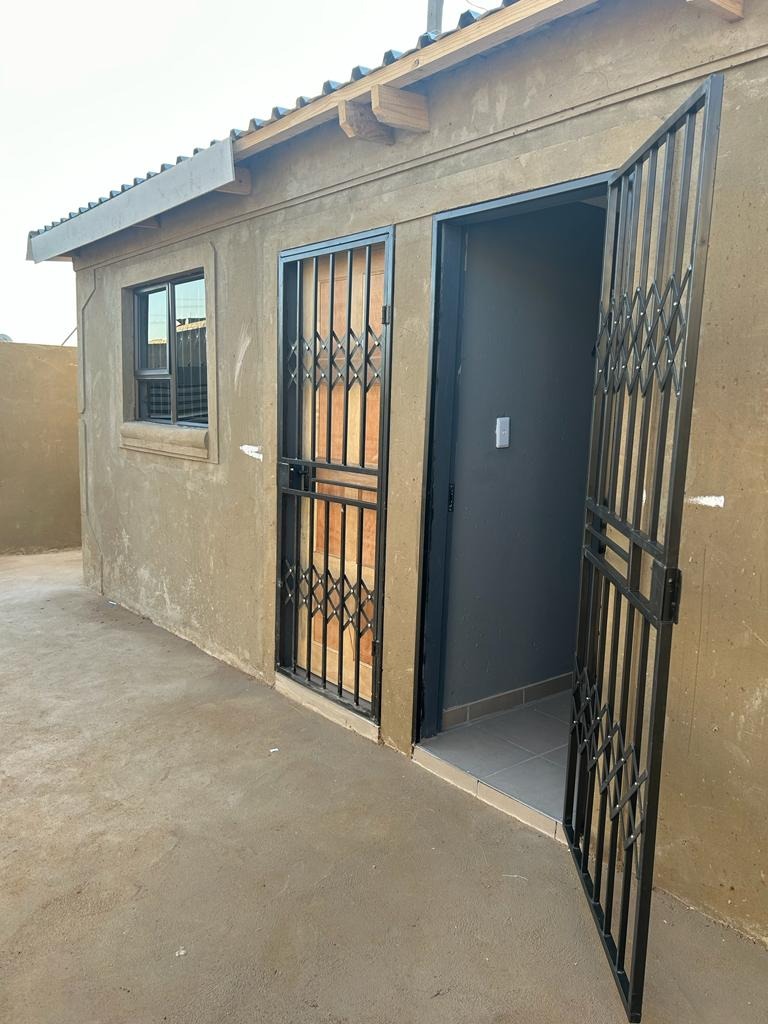 1 Bedroom House For Sale in Buhle Park RE/MAX™ of Southern Africa