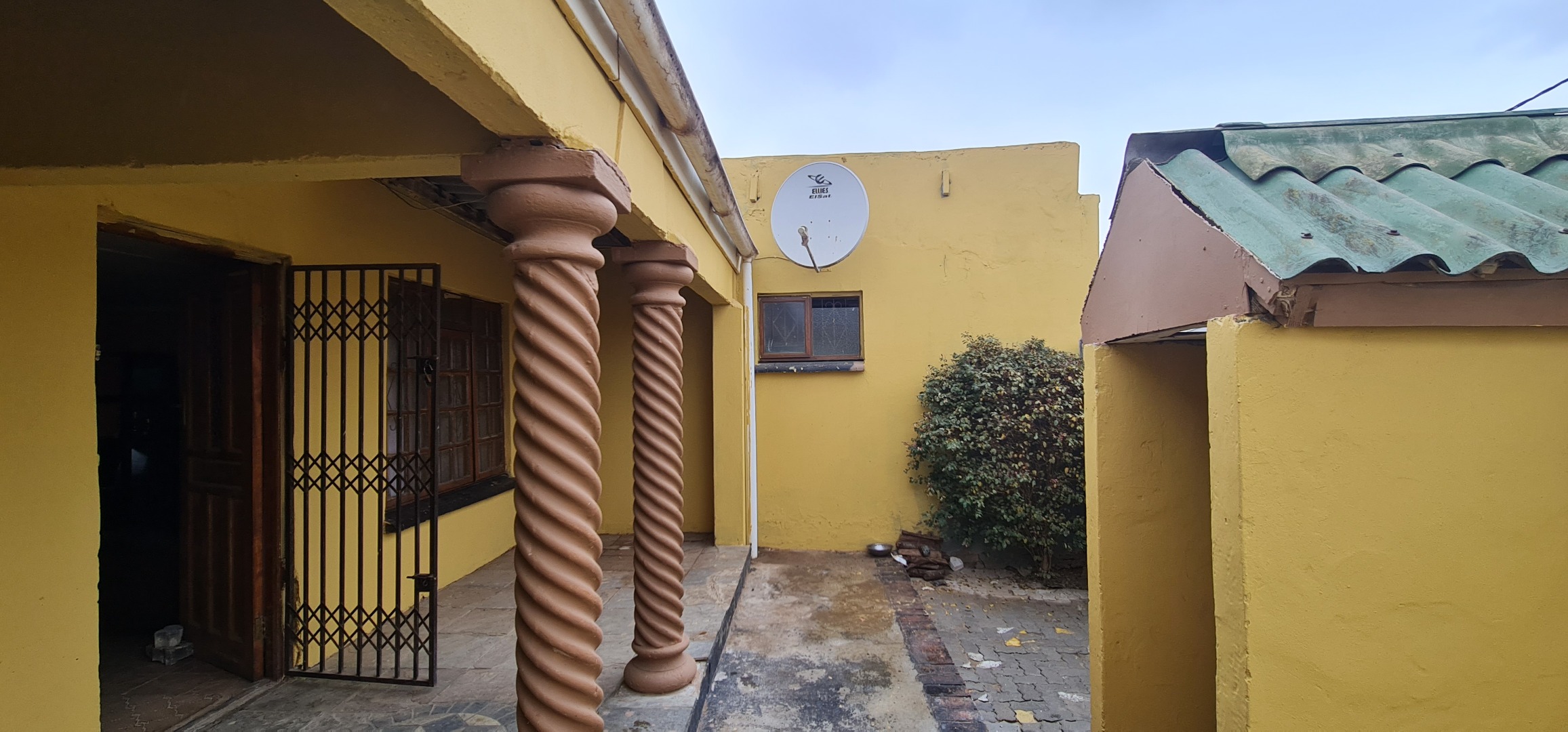 2 Bedroom House For Sale in Govan Mbeki RE/MAX™ of Southern Africa
