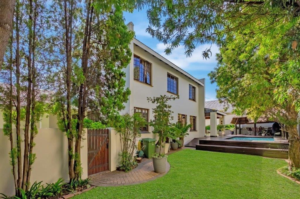 3 Bedroom House For Sale in Lonehill RE/MAX™ of Southern Africa