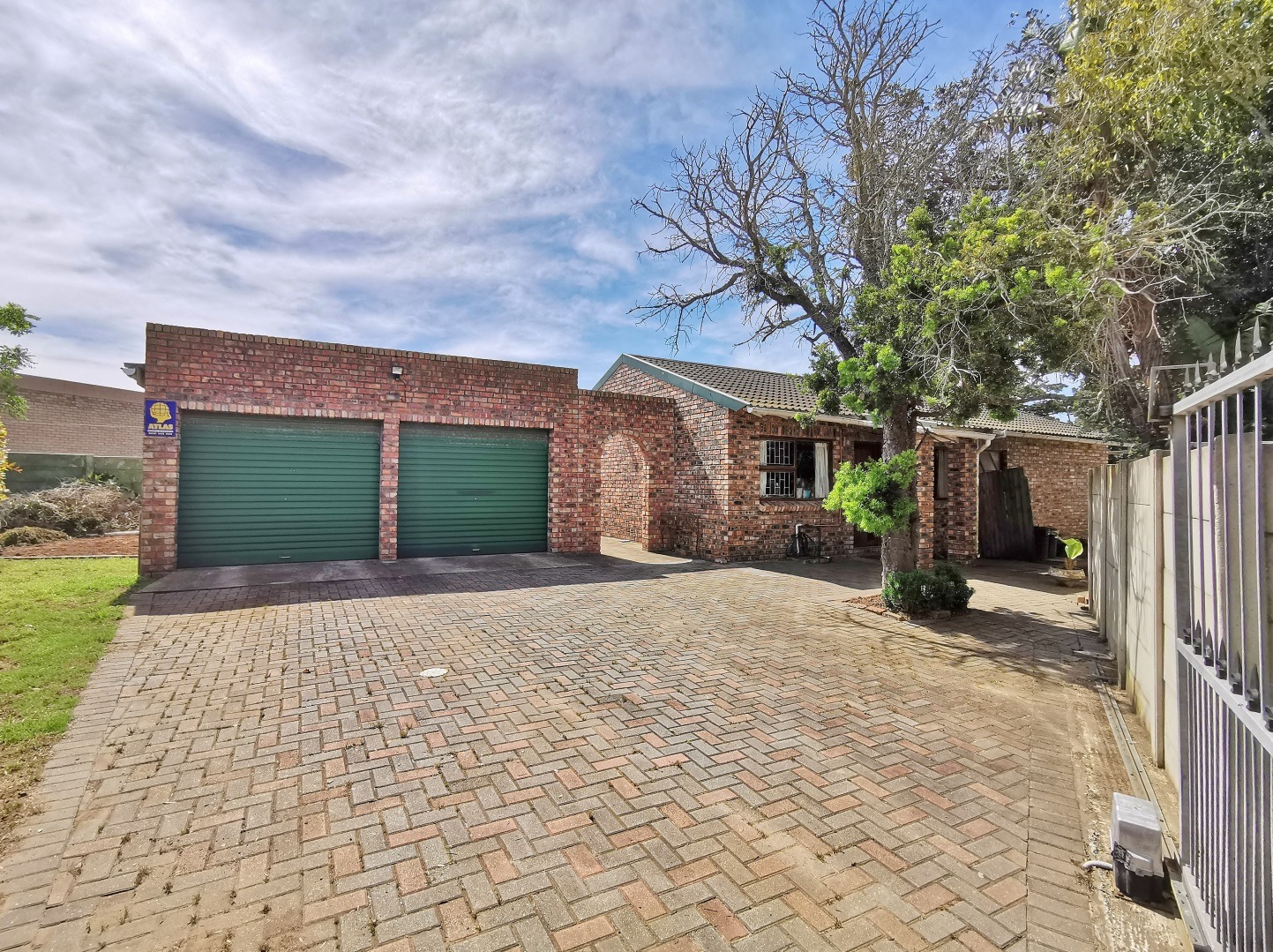 3 Bedroom House For Sale in Linton Grange RE/MAX™ of Southern Africa