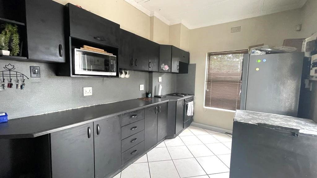 3 Bedroom House For Sale in Cambridge West RE/MAX™ of Southern Africa