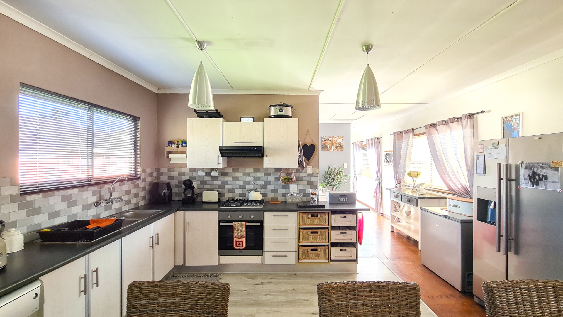 6 Bedroom House For Sale in Haven Hills RE/MAX™ of Southern Africa