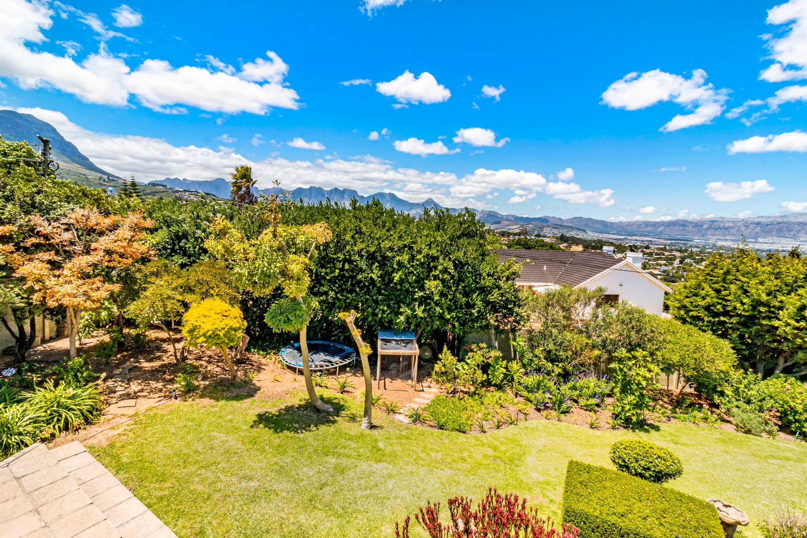 4 Bedroom House For Sale in Heldervue RE/MAX™ of Southern Africa