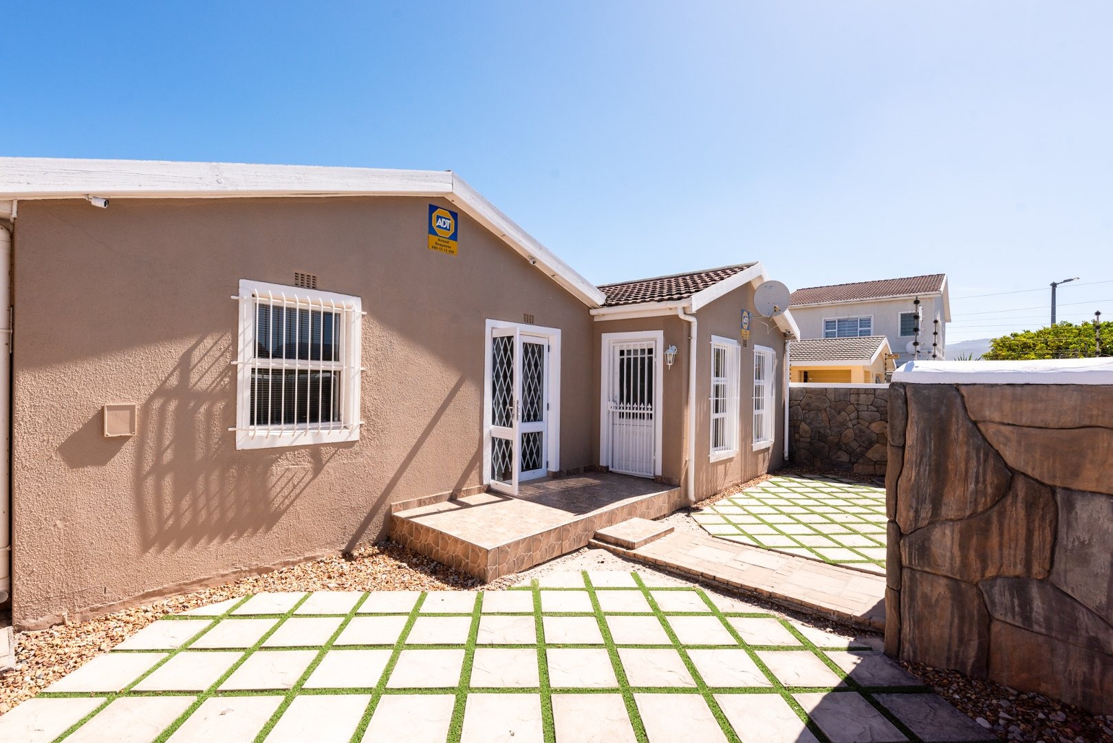 3 Bedroom House For Sale in Coniston Park RE/MAX™ of Southern Africa