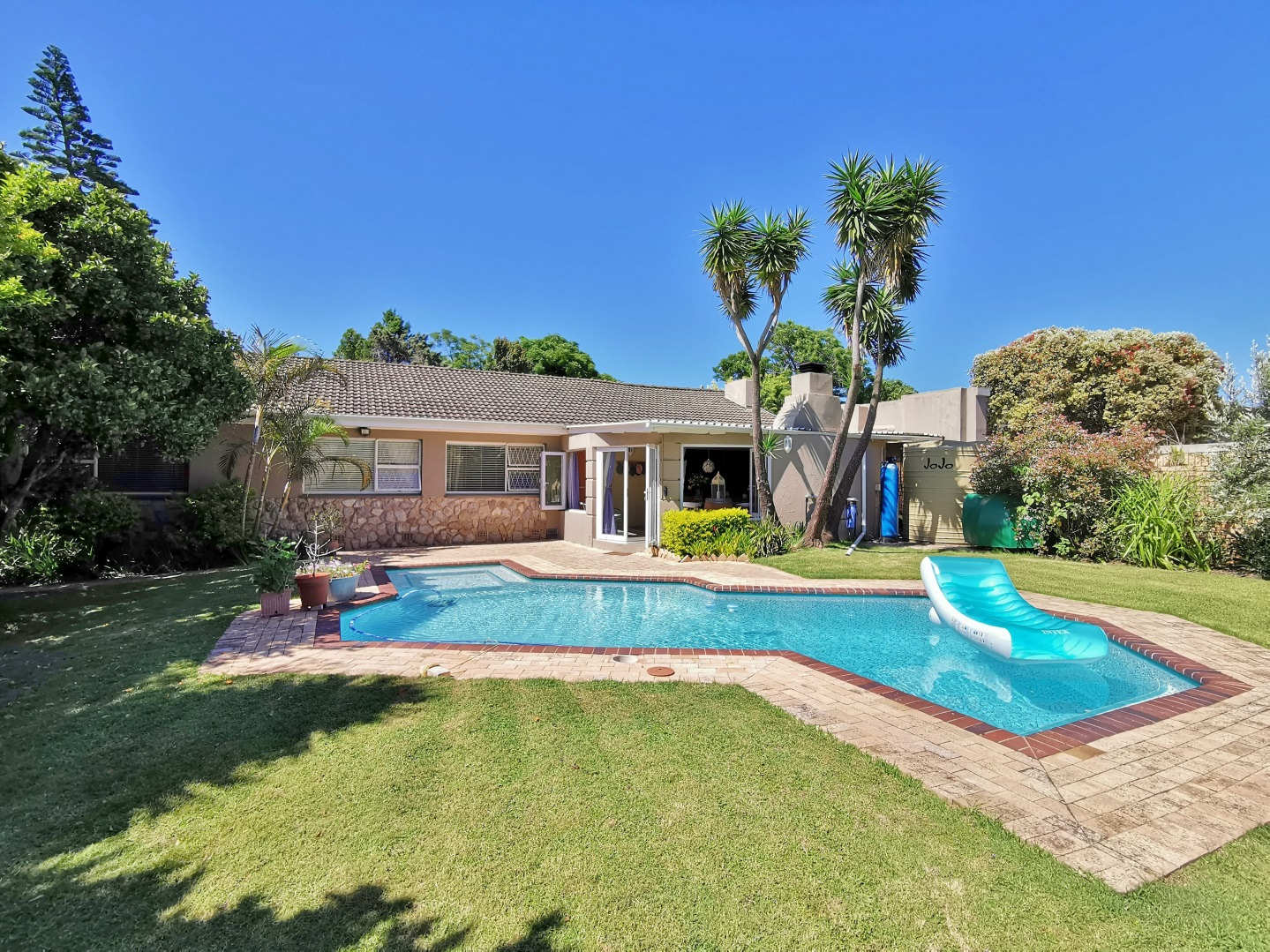 5 Bedroom House For Sale in Sunridge Park RE/MAX™ of Southern Africa