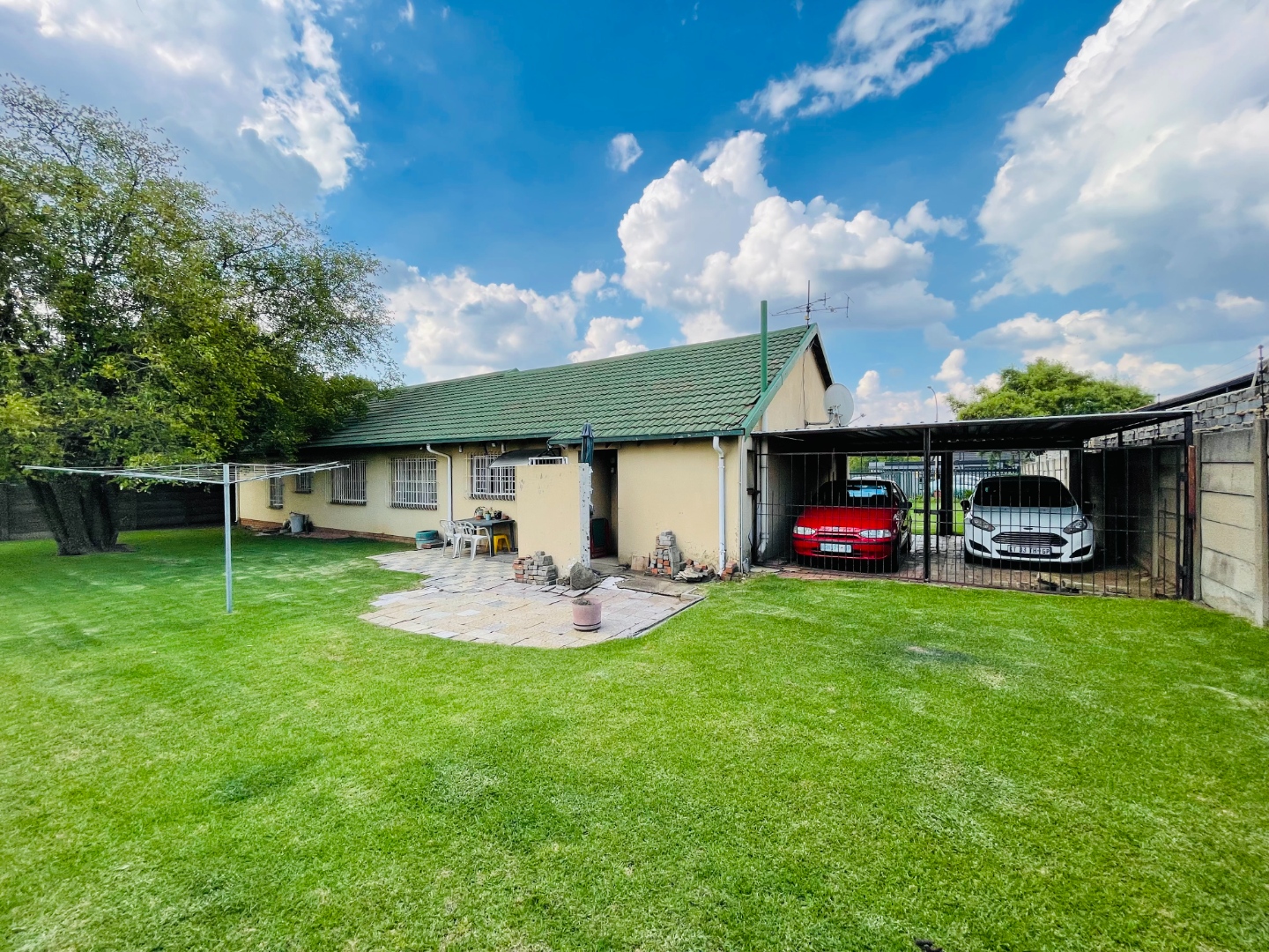 4 Bedroom House For Sale in Brackendowns RE/MAX™ of Southern Africa