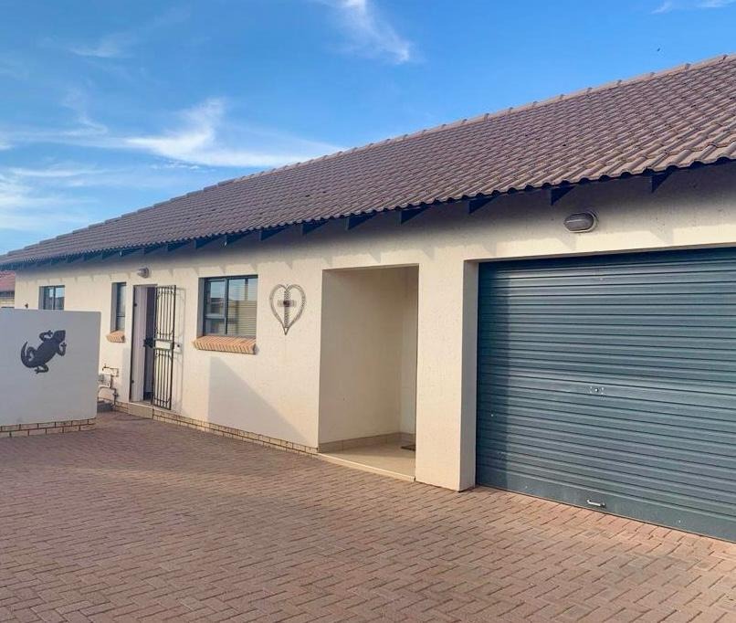 3 Bedroom House For Sale in Postmasburg RE/MAX™ of Southern Africa