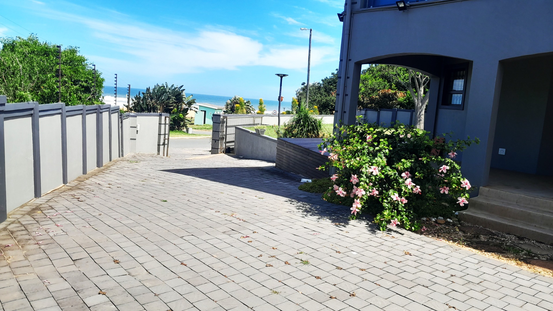 6 Bedroom House For Sale in Pennington RE/MAX™ of Southern Africa