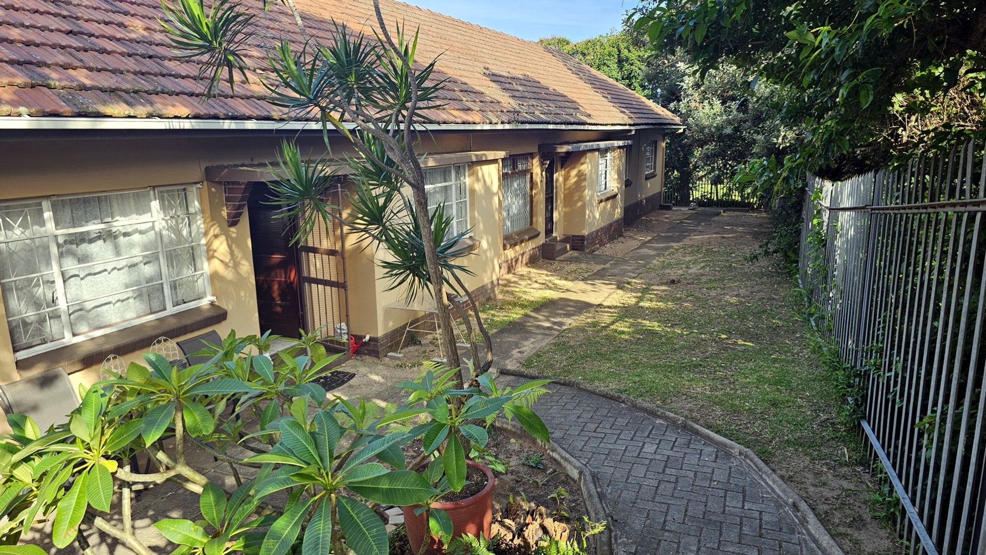 2 Bedroom Apartment / Flat For Sale in Uvongo RE/MAX™ of Southern Africa