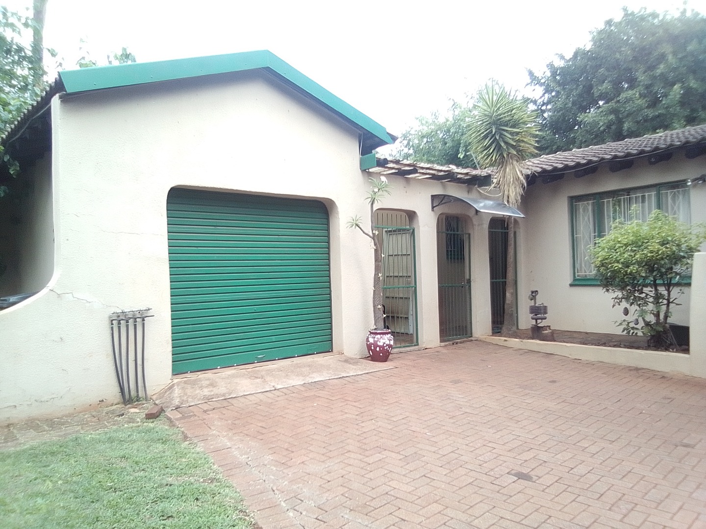 3 Bedroom House To Rent in La Montagne RE/MAX™ of Southern Africa