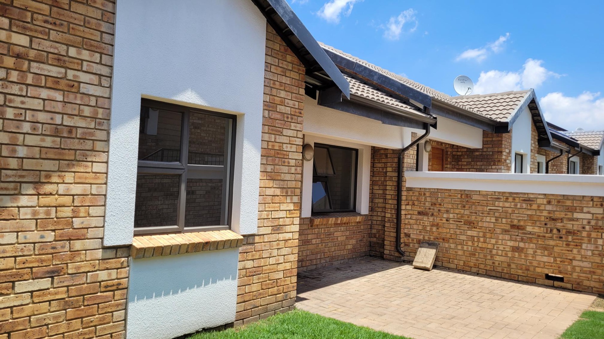 2 Bedroom Townhouse For Sale in Beyers Park RE/MAX™ of Southern Africa