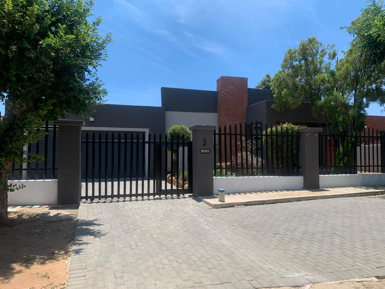 4 Bedroom House For Sale in Kempton Park West RE/MAX™ of Southern Africa