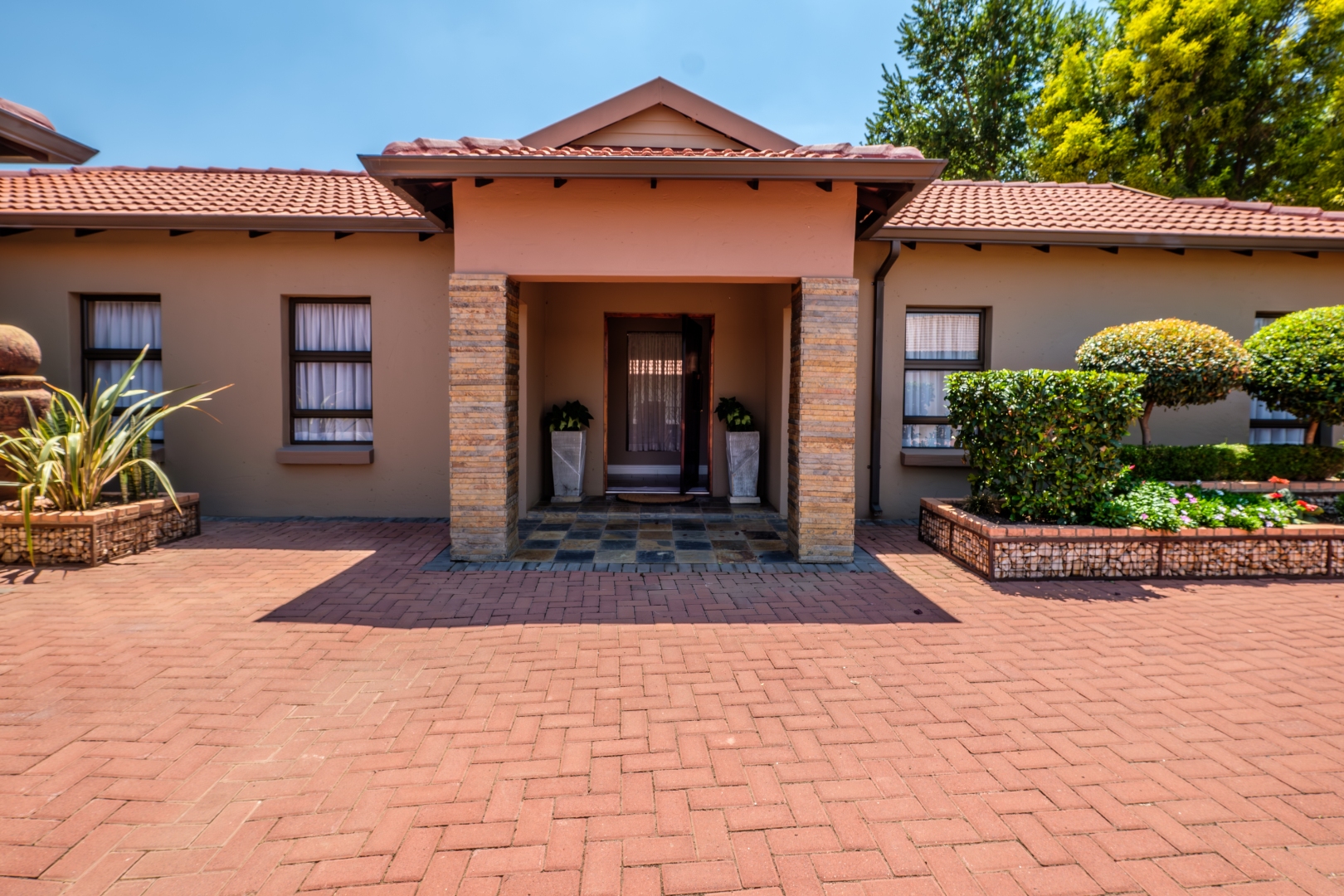 3 Bedroom House For Sale in Birdwood Estate RE/MAX™ of Southern Africa