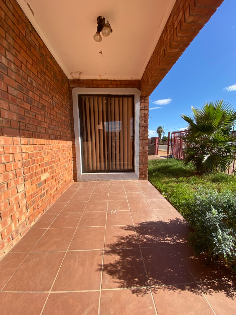 3 Bedroom House For Sale in Galeshewe RE/MAX™ of Southern Africa