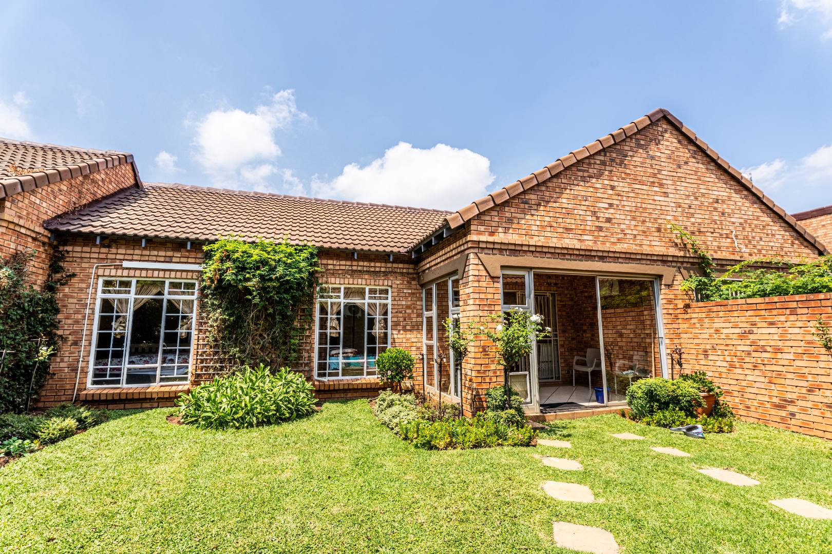 2 Bedroom Townhouse For Sale in Equestria RE/MAX™ of Southern Africa