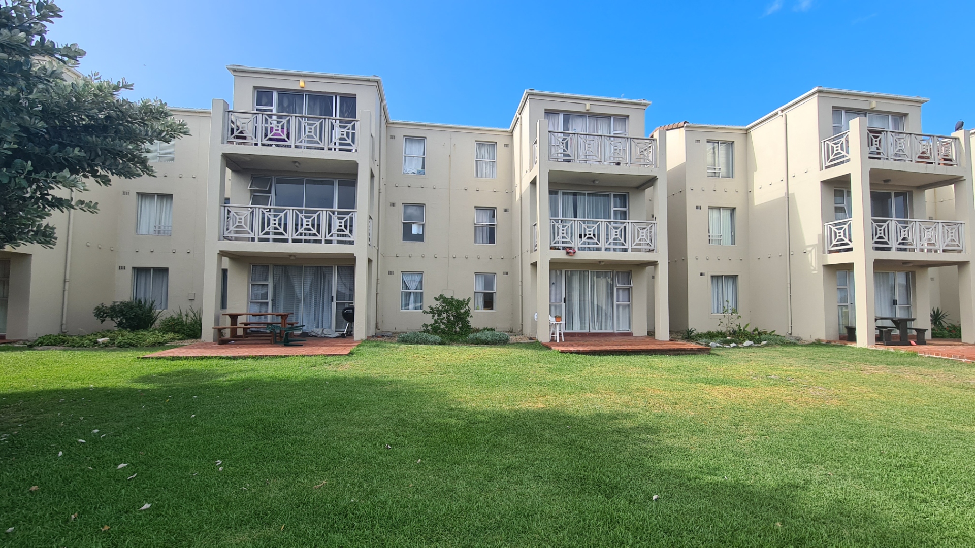 2 Bedroom Apartment / Flat For Sale in Hermanus Beach Club RE/MAX™ of