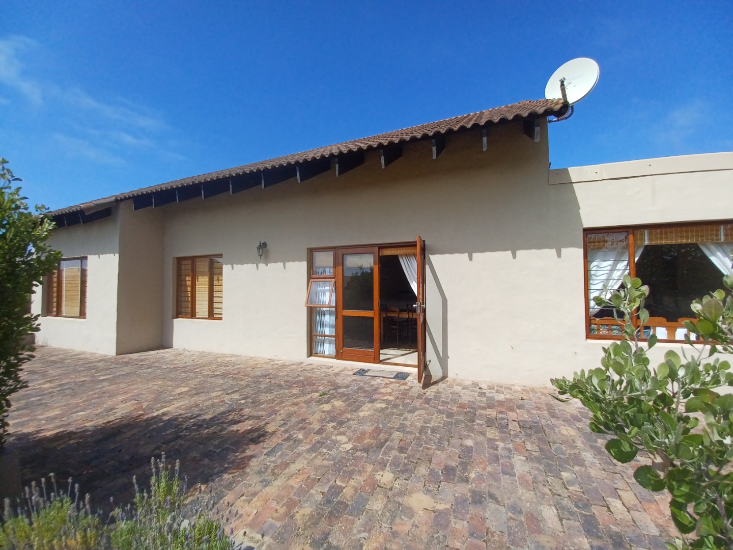 3 Bedroom House For Sale in Keurbooms River RE/MAX™ of Southern Africa