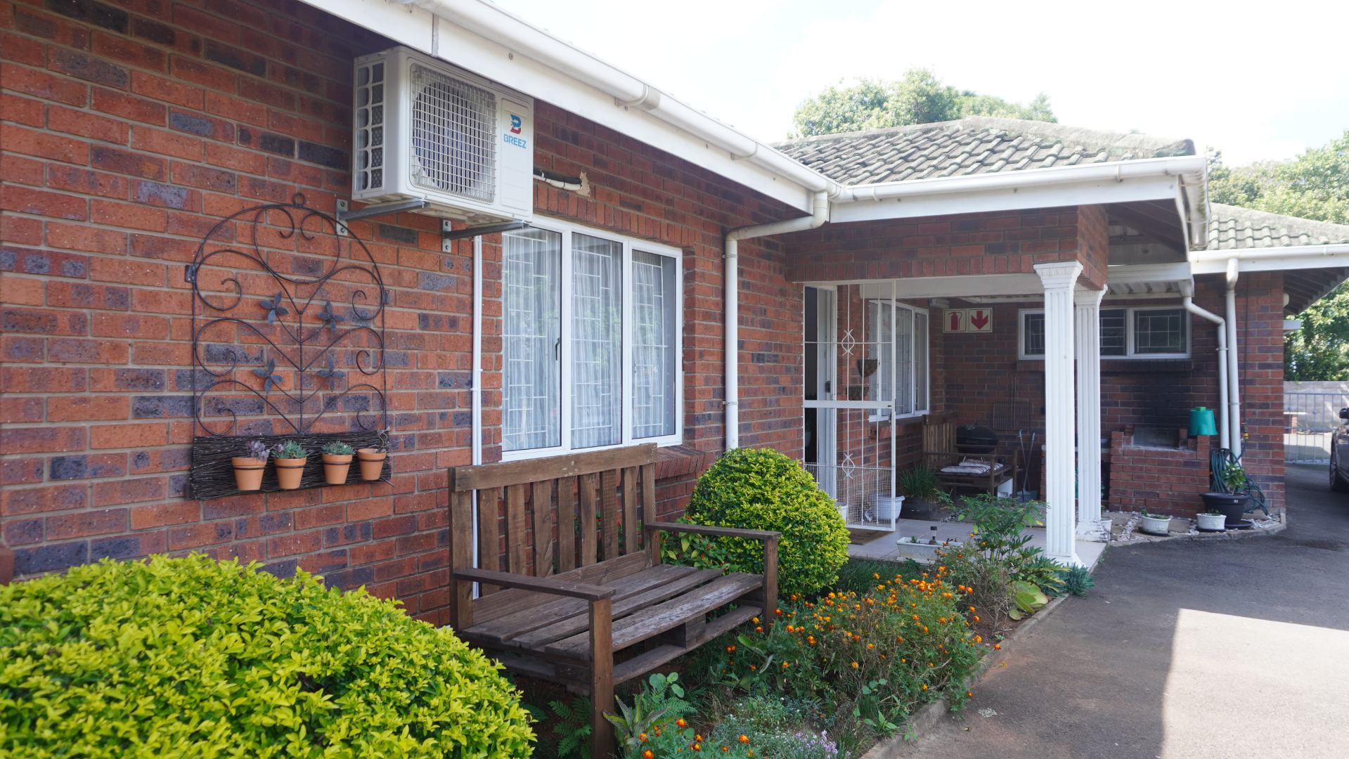 3 Bedroom Townhouse For Sale in Malvern RE/MAX™ of Southern Africa
