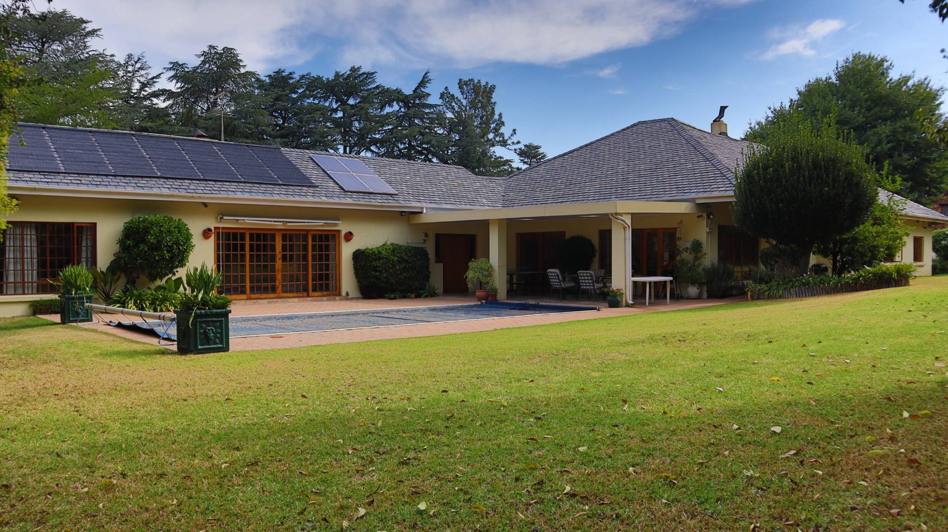 5 Bedroom House For Sale in Bryanston RE/MAX™ of Southern Africa