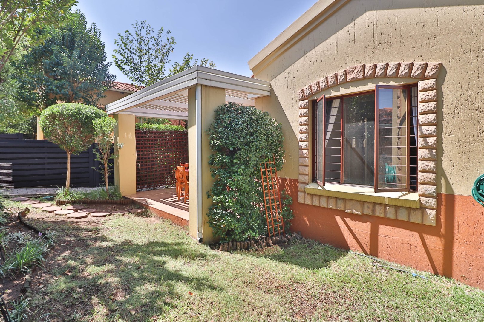 Property to rent in Douglasdale RE/MAX™ of Southern Africa