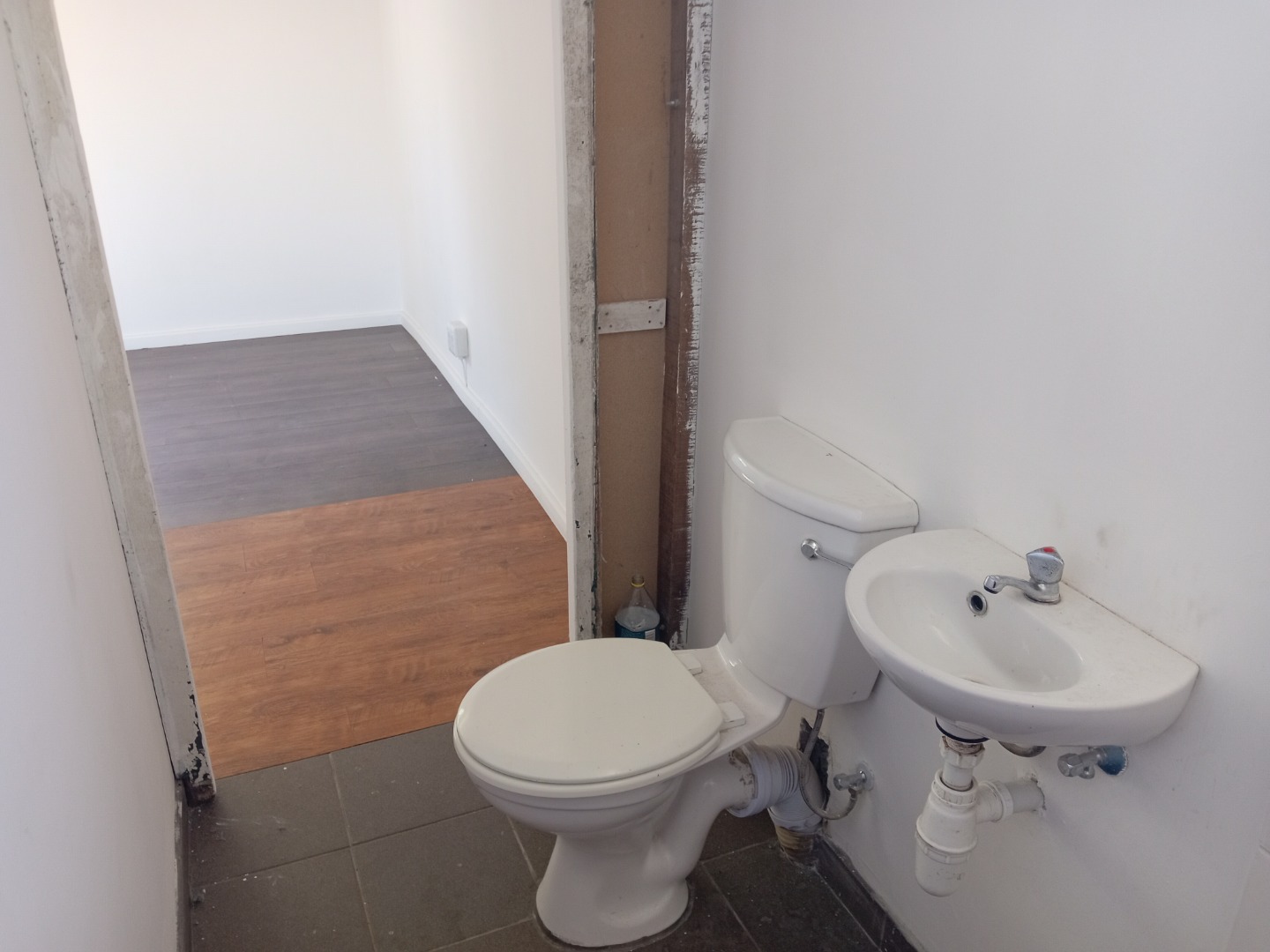 1 Bedroom Apartment / Flat To Rent in Epping Industrial RE/MAX™ of