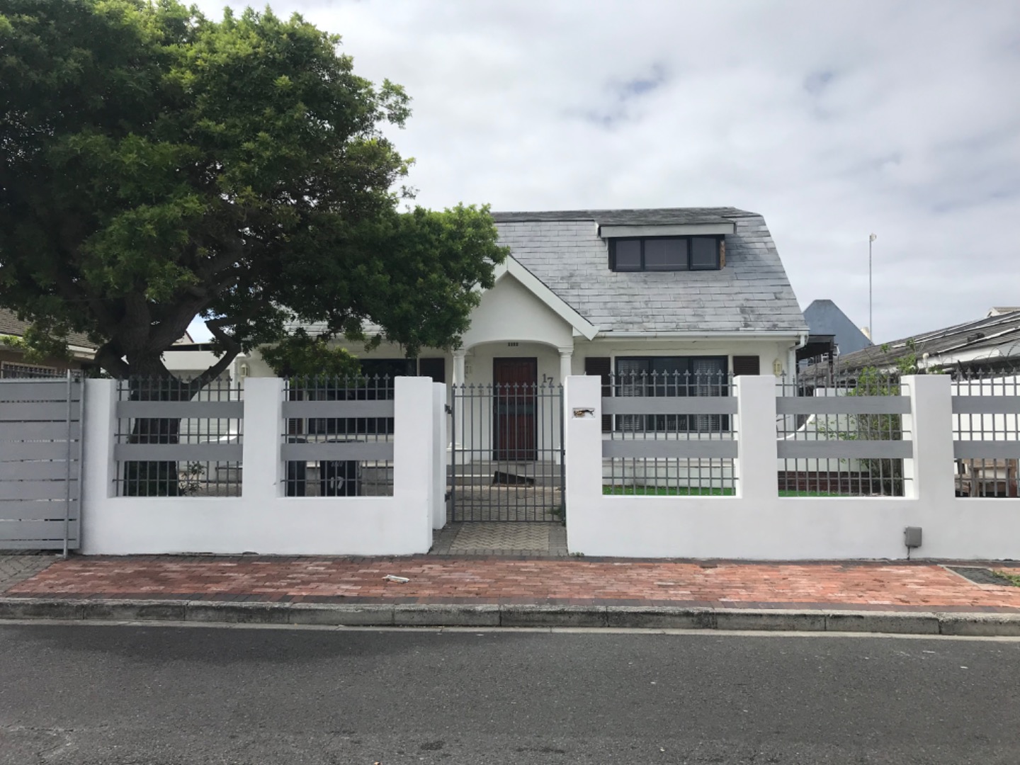 5 Bedroom House For Sale in Surrey Estate RE/MAX™ of Southern Africa