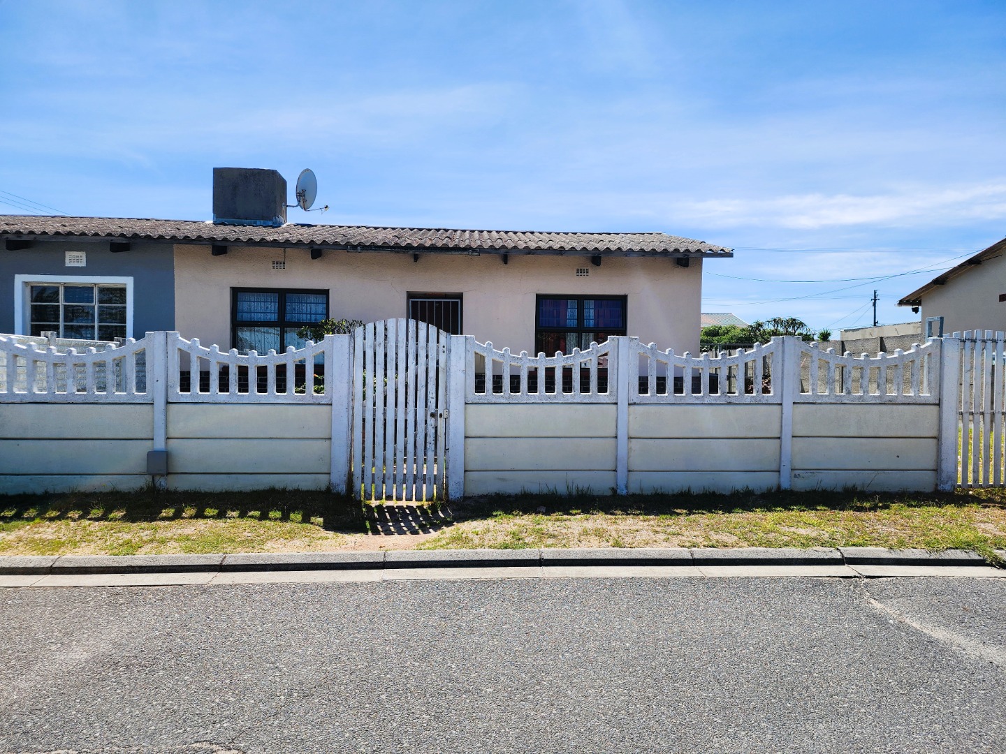 2 Bedroom House For Sale in Silvertown RE/MAX™ of Southern Africa