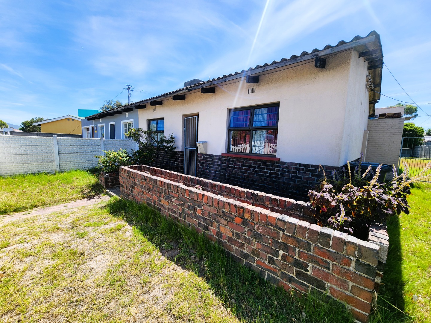 2 Bedroom House For Sale in Silvertown RE/MAX™ of Southern Africa