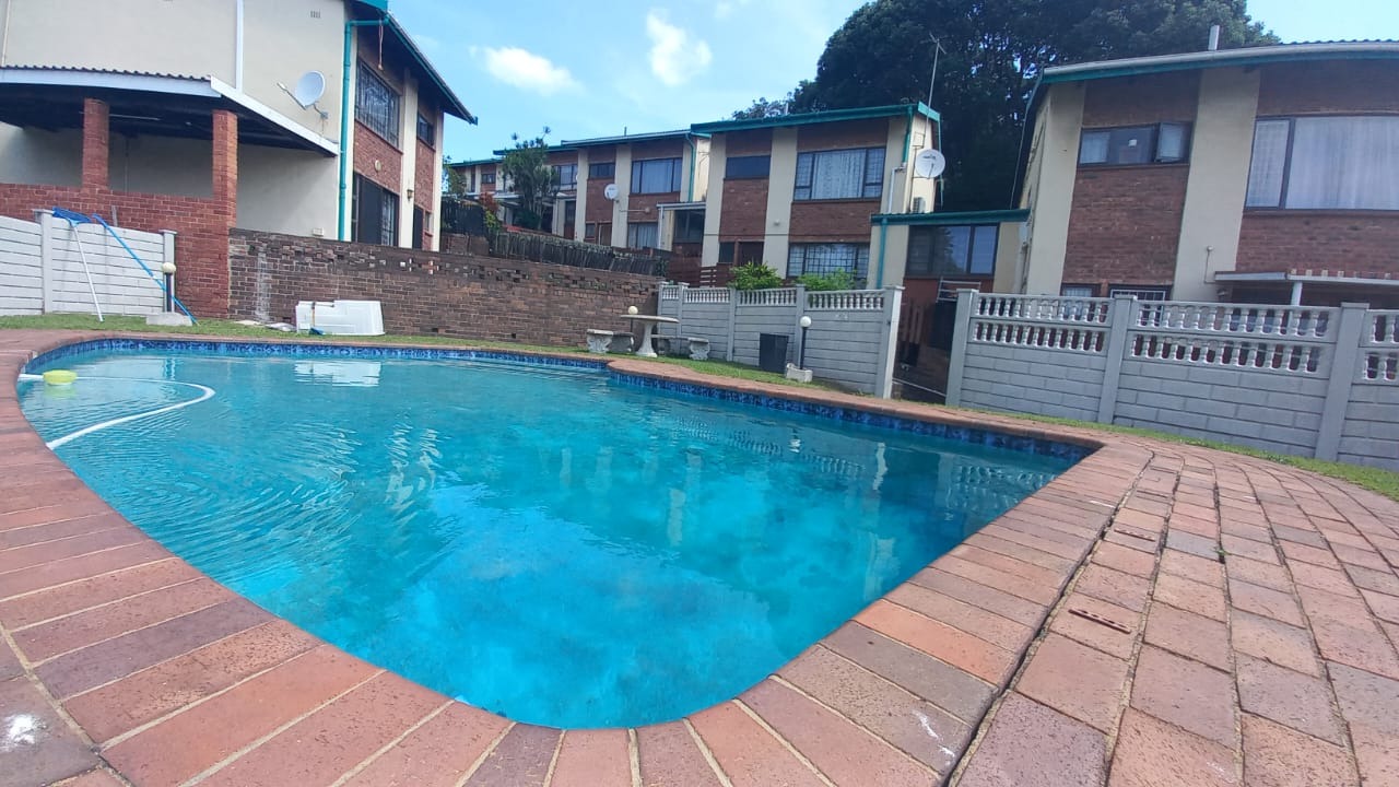 3 Bedroom Townhouse For Sale in Malvern RE/MAX™ of Southern Africa