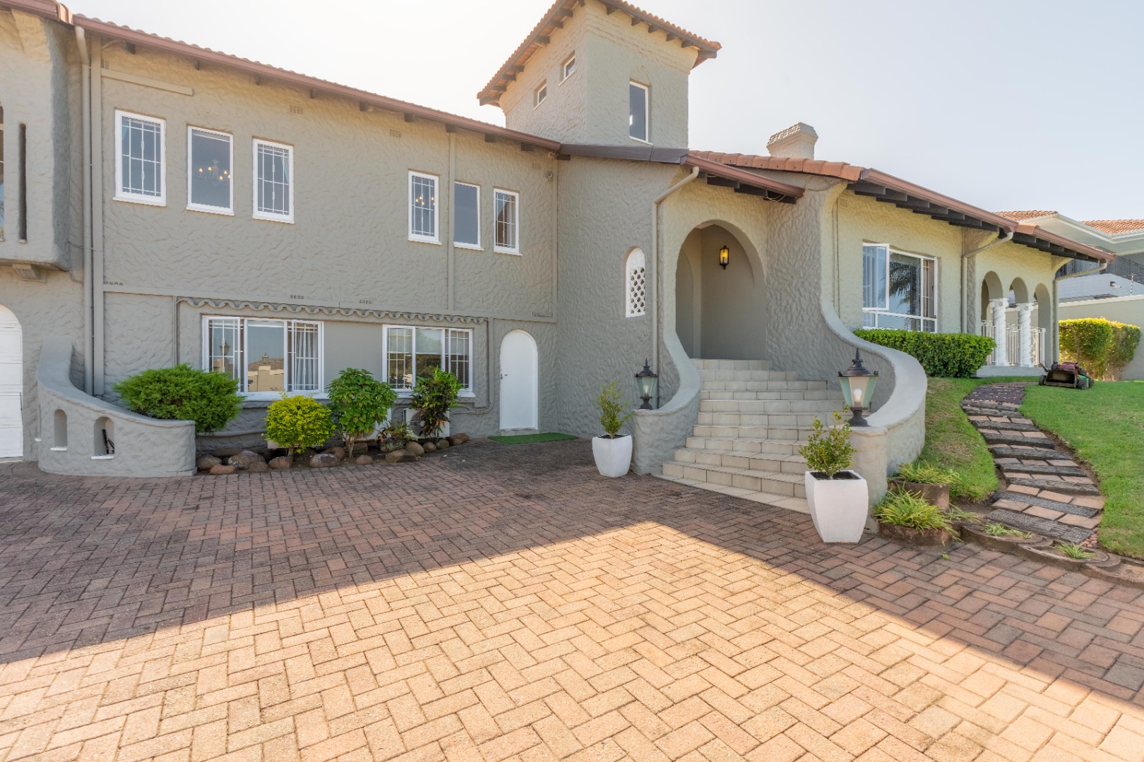 6 Bedroom House For Sale in Umhlanga Central RE/MAX™ of Southern Africa