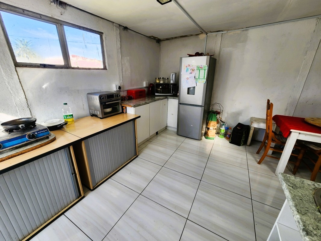 2 Bedroom House For Sale in Bridgetown RE/MAX™ of Southern Africa