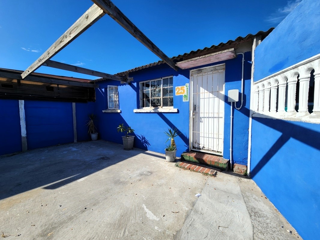 2 Bedroom House For Sale in Bridgetown RE/MAX™ of Southern Africa