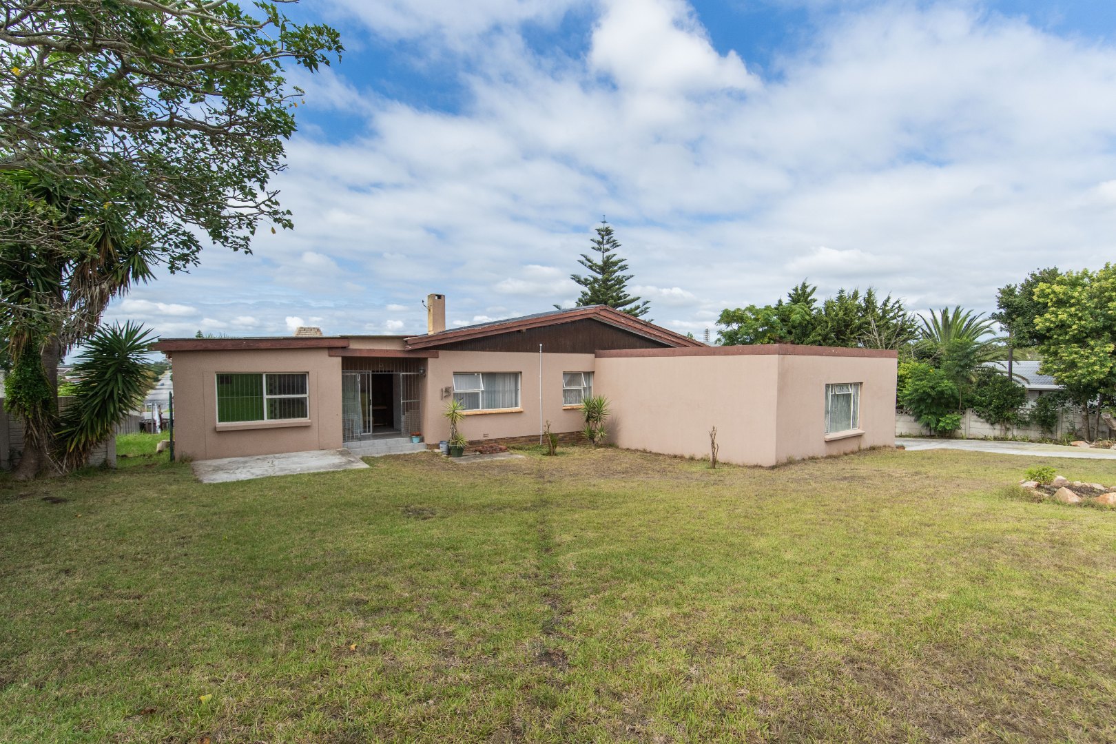 4 Bedroom House For Sale in Westering RE/MAX™ of Southern Africa