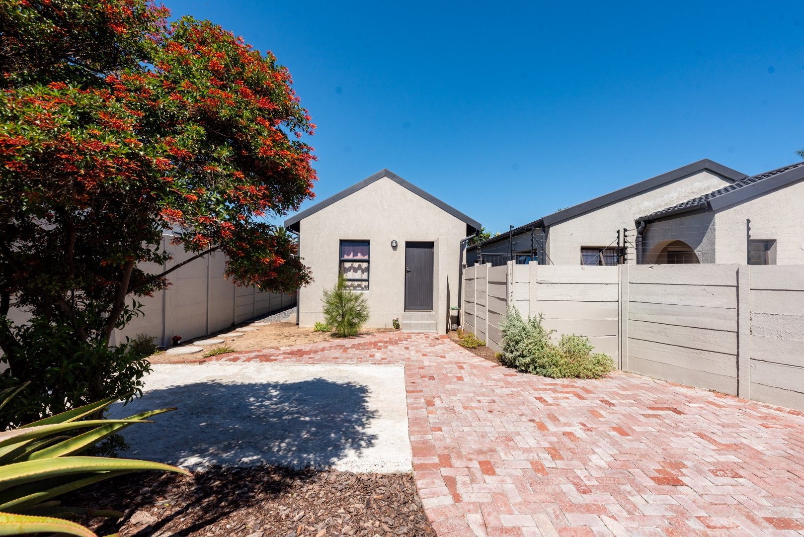 3 Bedroom Townhouse For Sale in Bothasig RE/MAX™ of Southern Africa