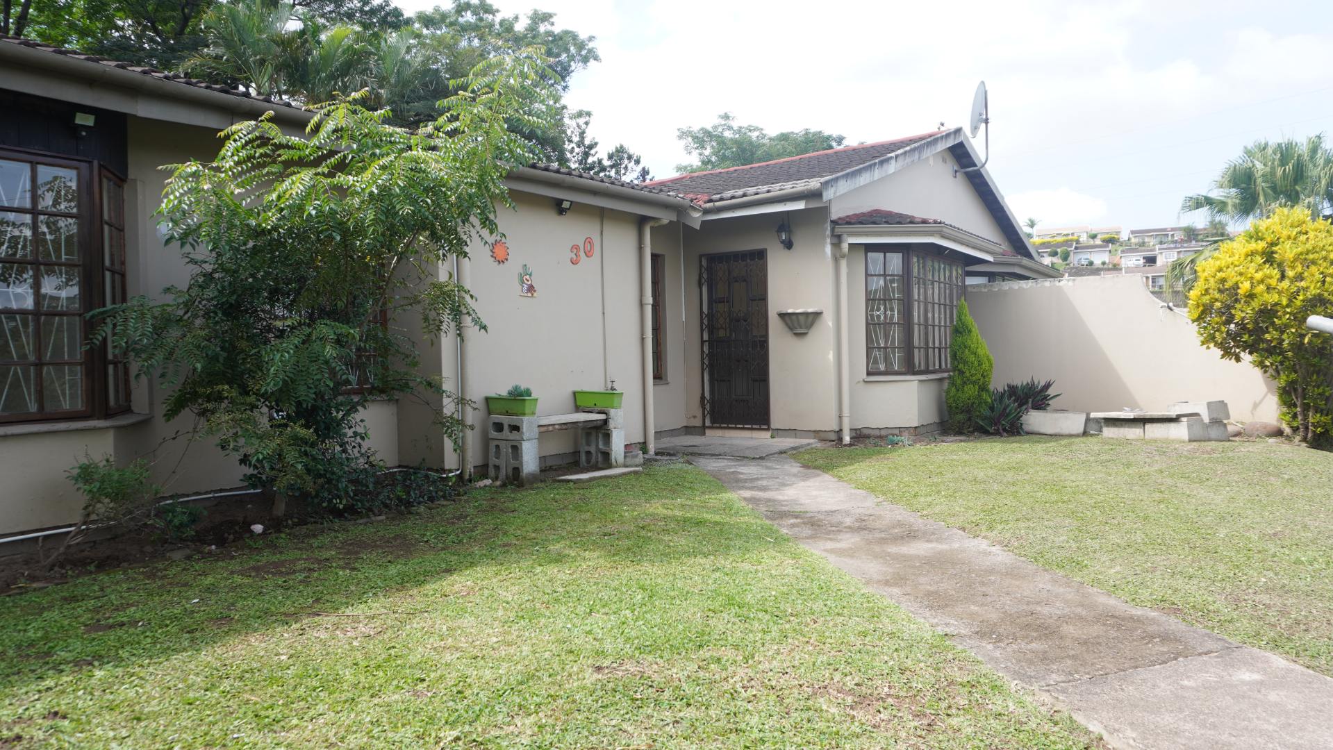 3 Bedroom Townhouse For Sale in Queensburgh Central RE/MAX™ of