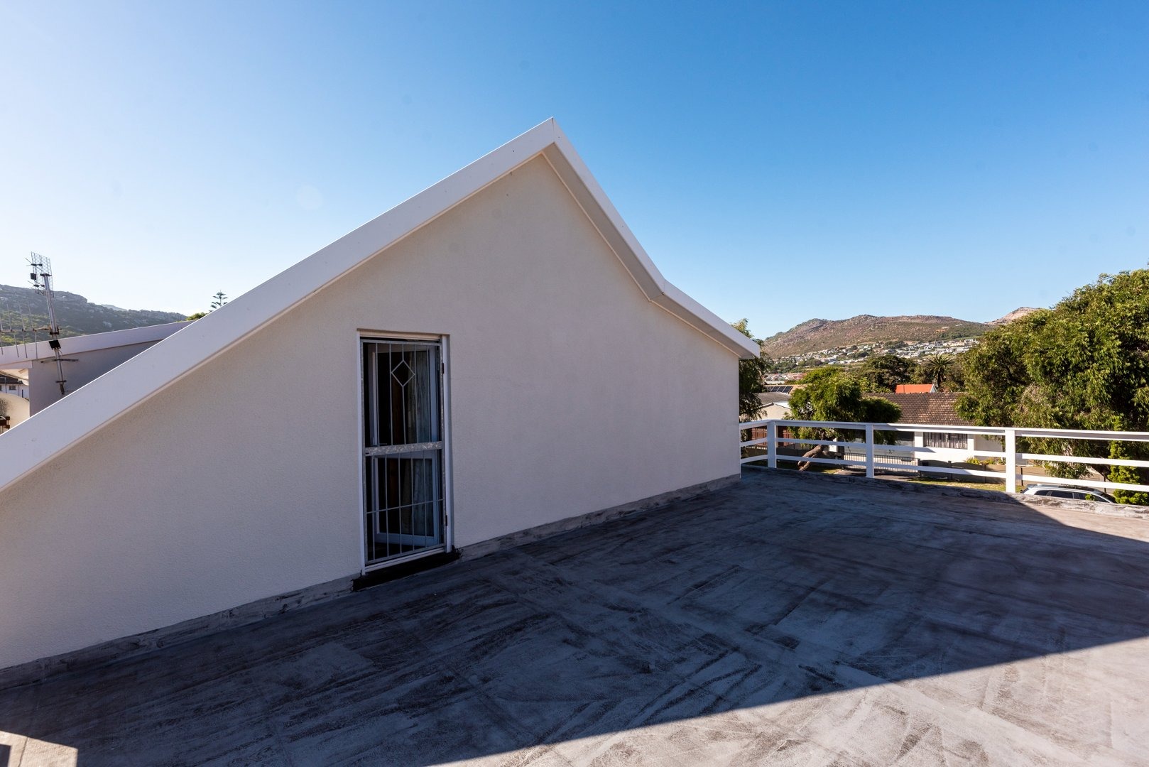 5 Bedroom House For Sale in Sun Valley RE/MAX™ of Southern Africa