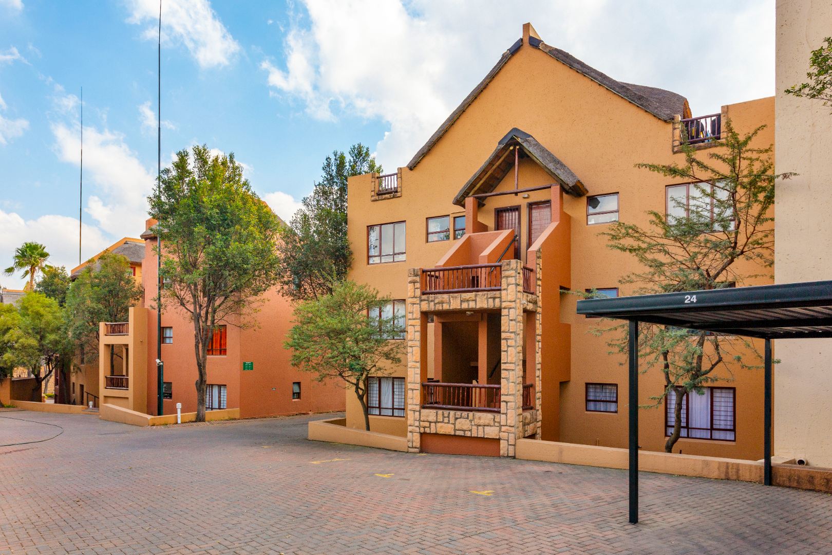 Property to rent in Douglasdale RE/MAX™ of Southern Africa