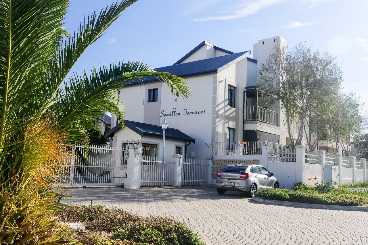 2 Bedroom Apartment / Flat For Sale in Burgundy Estate RE/MAX™ of