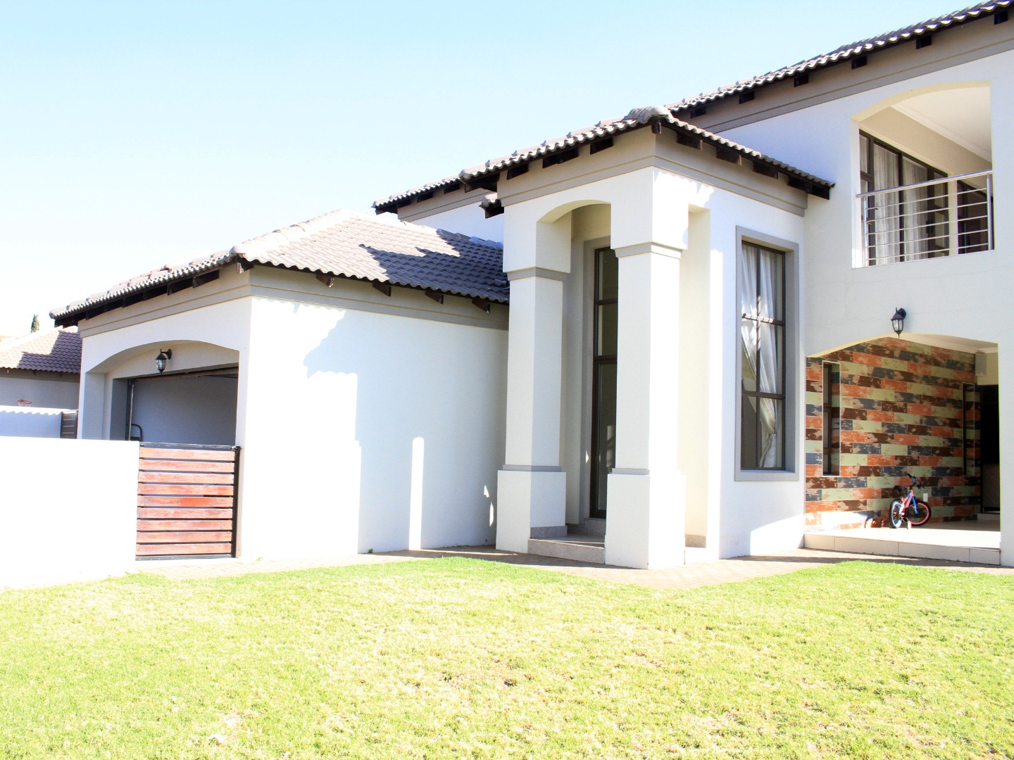 4 Bedroom House For Sale in Summerset RE/MAX™ of Southern Africa