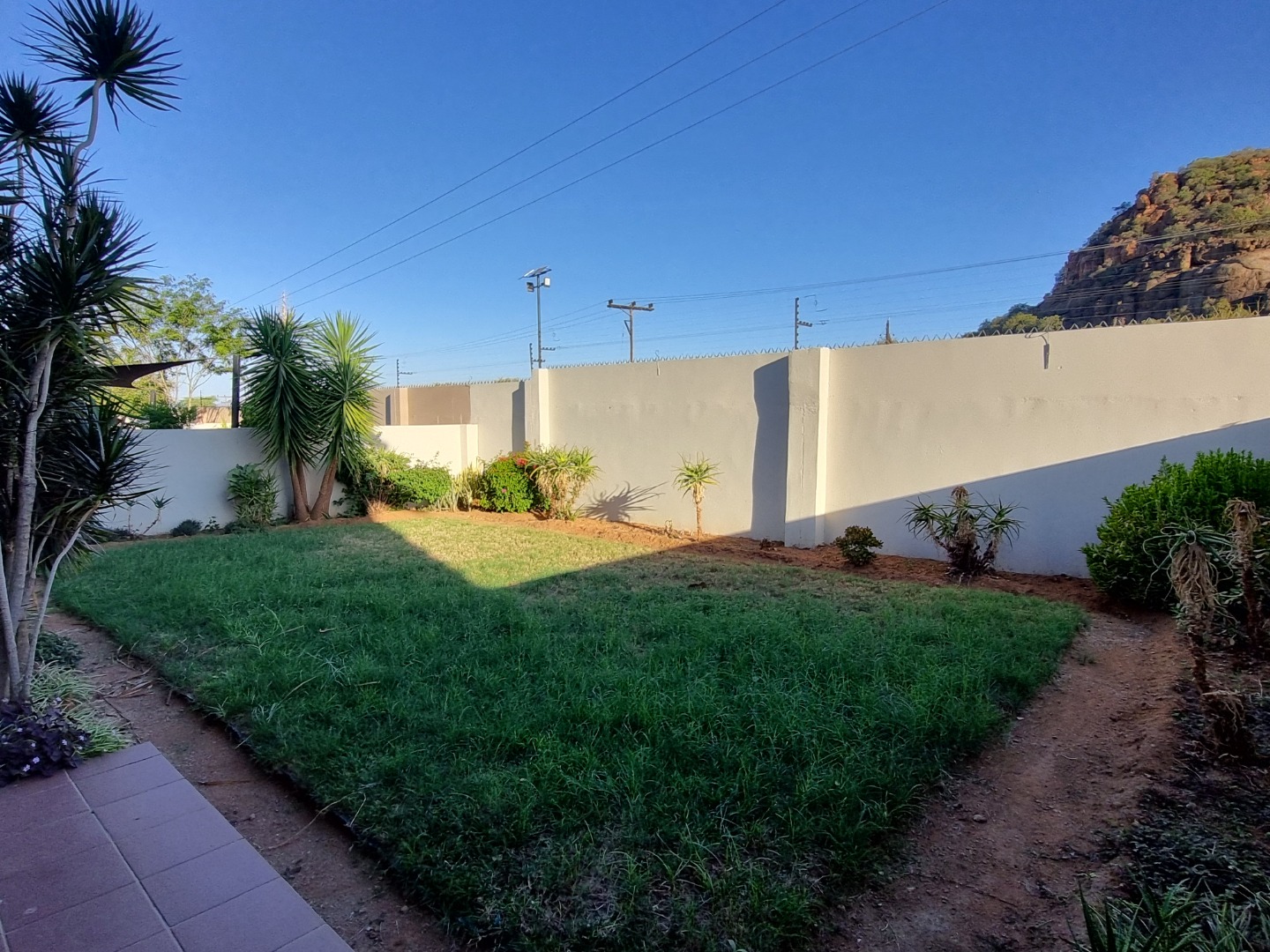raised boundary wall