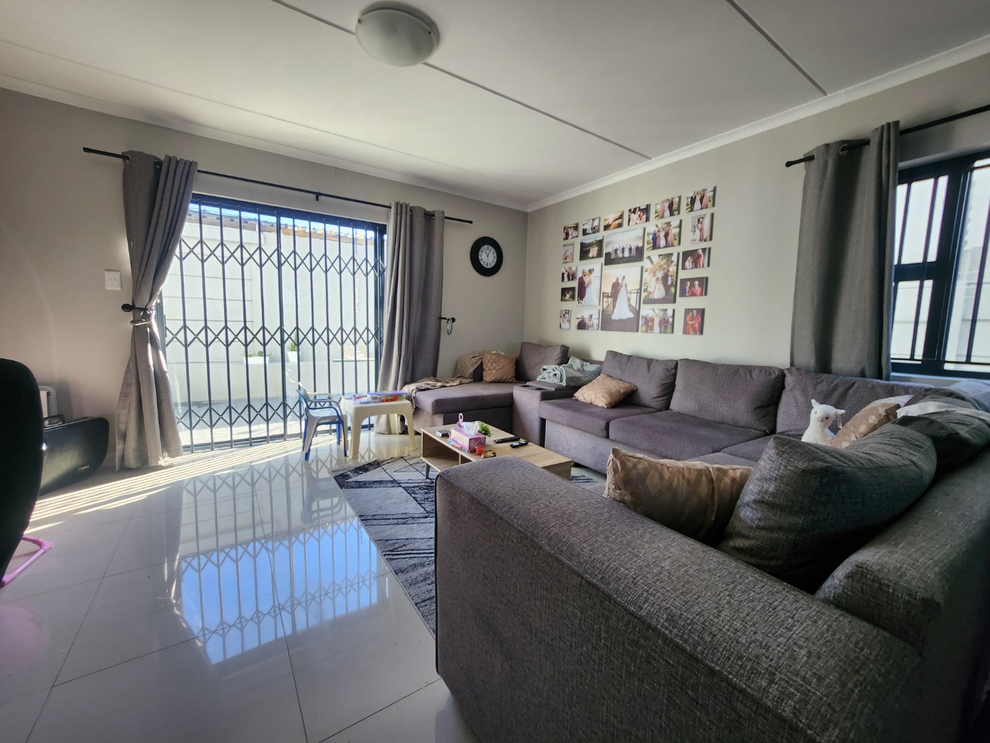 3 Bedroom House For Sale in Grassy Park RE/MAX™ of Southern Africa