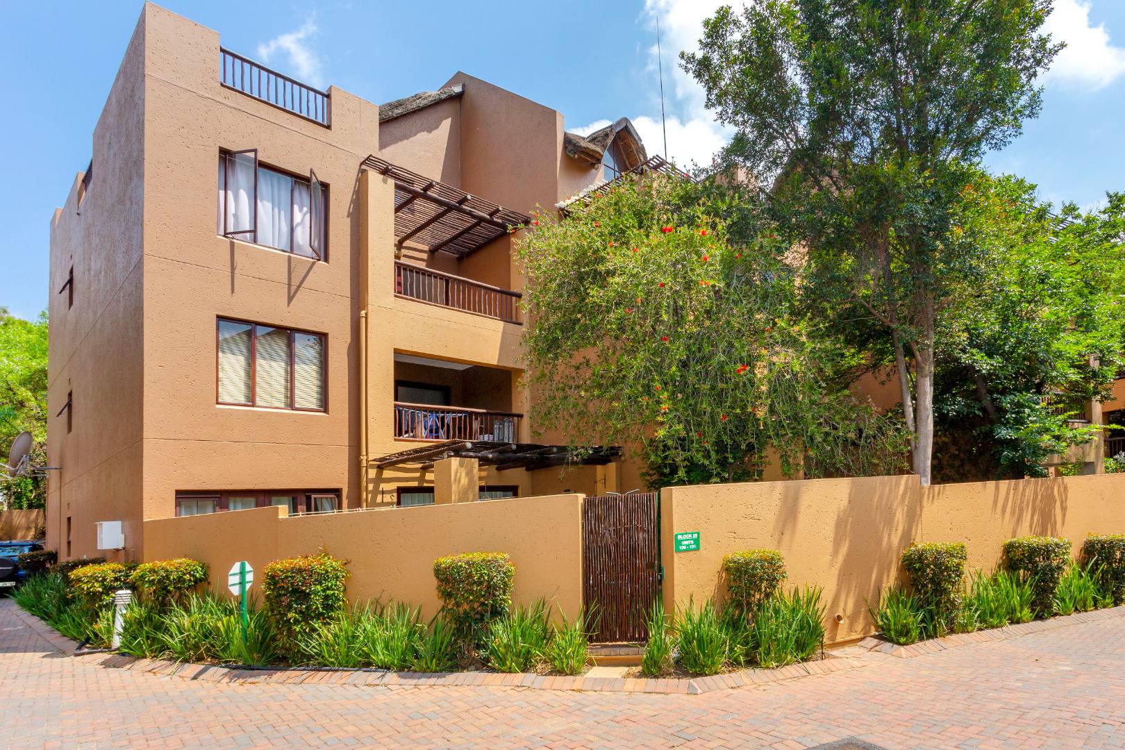 Property to rent in Douglasdale RE/MAX™ of Southern Africa